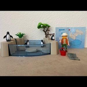 Playmobil 5926 Penguins Enclosed Feeding Pool